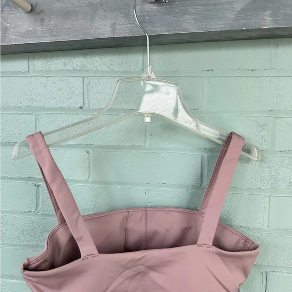 Vuori Evolve Square Neck Bra Top size M in excellent pre owned condition. - Picture 2 of 3